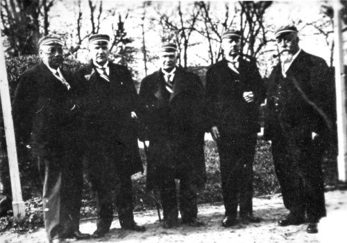 Grupp auvilistlasi 1930ndate aastate lõpul Aia tn. konvendi õues